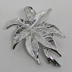 Vintage Signed Gerrys Silver Tone Leaf Brooch Pin